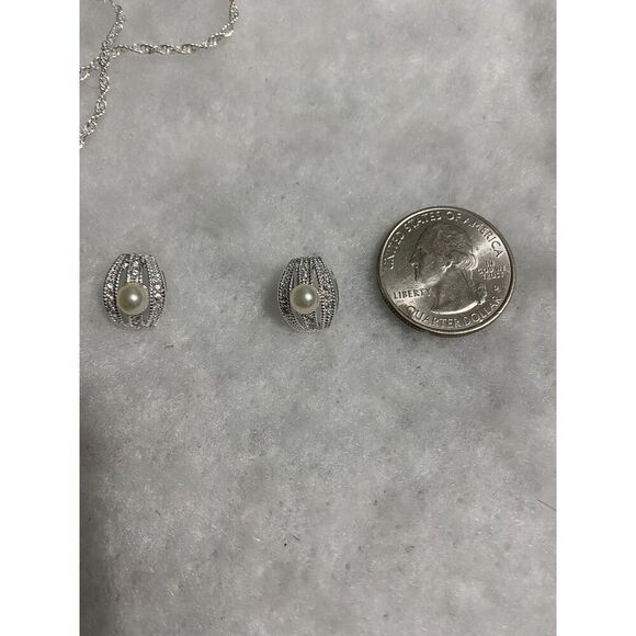 Beautiful Faux Pearl 16” Necklace & Matching Earring Set - NVC - Picture 8 of 8